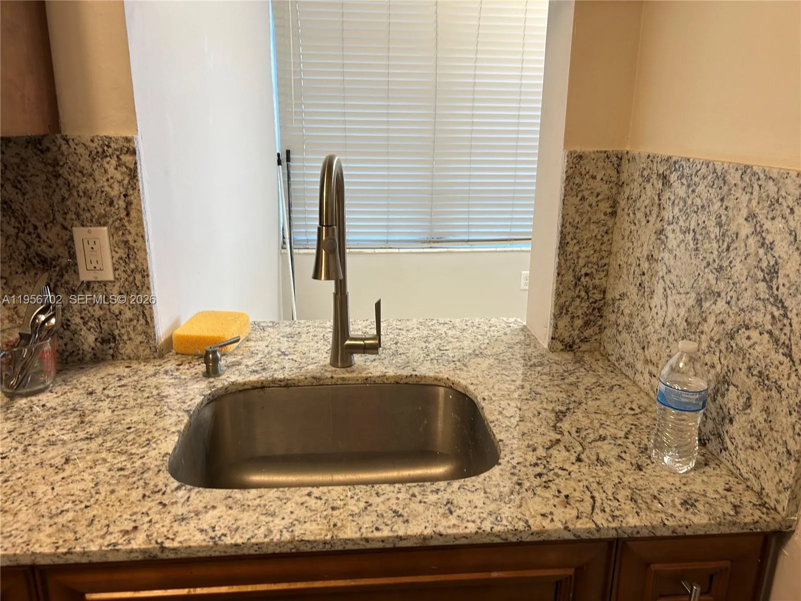 270 Ne 191st St 101, Miami, Florida 33179, Miami, Florida 33179, 2 Bedrooms Bedrooms, ,2 BathroomsBathrooms,Residential Lease,For Rent,270 Ne 191st St 101, Miami, Florida 33179,A11956702