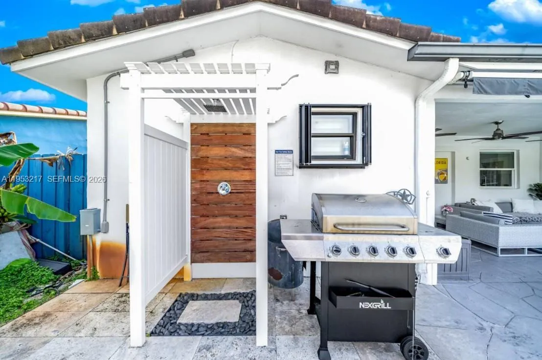 5117 Cleveland St, Hollywood, Florida 33021, Hollywood, Florida 33021, 3 Bedrooms Bedrooms, ,2 BathroomsBathrooms,Residential,For Sale,5117 Cleveland St, Hollywood, Florida 33021,A11953217