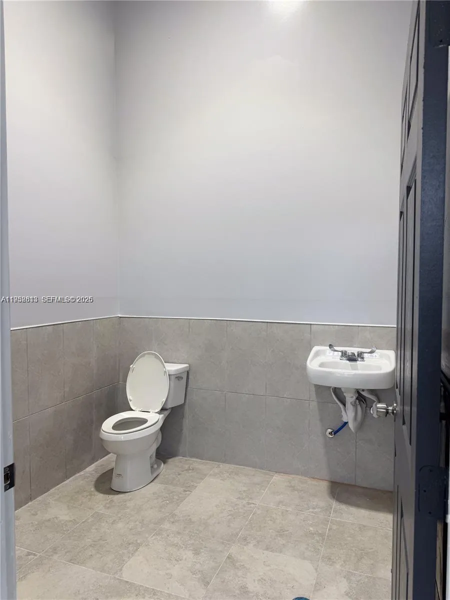 4030 Pembroke Rd, Hollywood, Florida 33021, Hollywood, Florida 33021, ,Commercial Lease,For Rent,4030 Pembroke Rd, Hollywood, Florida 33021,A11952813