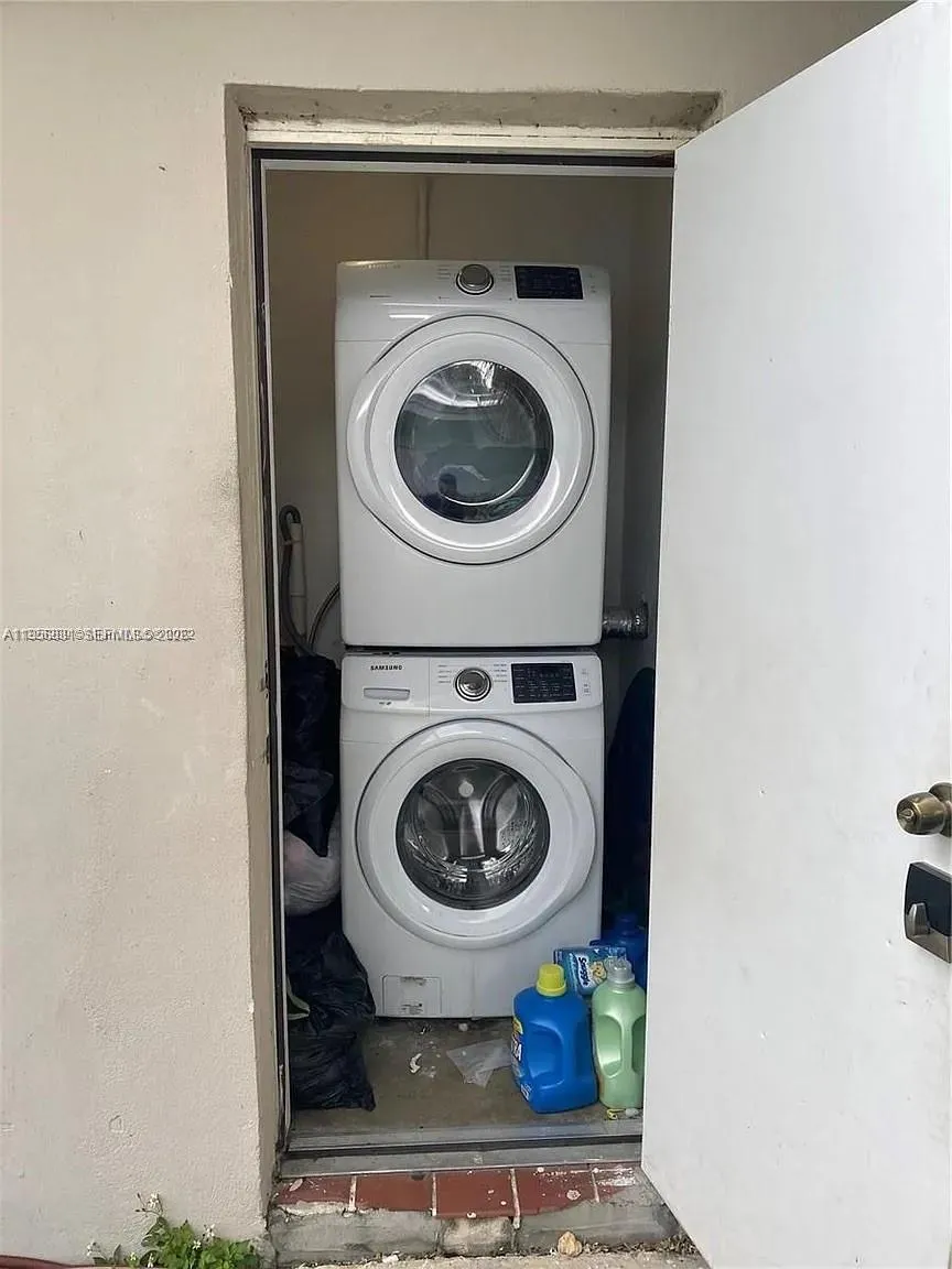 240 Se 9th Ave, Pompano Beach, Florida 33060, Pompano Beach, Florida 33060, ,Residential Income,For Sale,240 Se 9th Ave, Pompano Beach, Florida 33060,A11956831