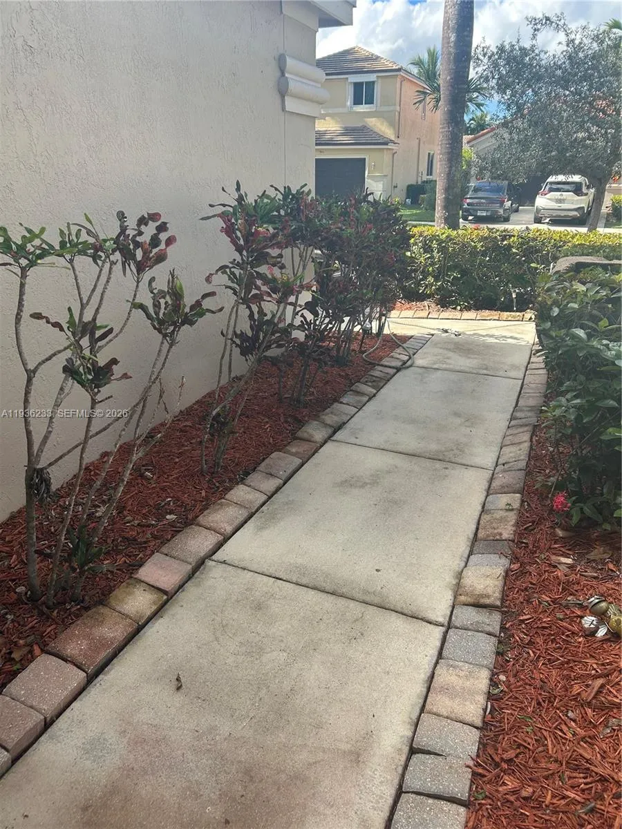 948 Nw Phoenix Way, Weston, Florida 33327, Weston, Florida 33327, 4 Bedrooms Bedrooms, ,2 BathroomsBathrooms,Residential,For Sale,948 Nw Phoenix Way, Weston, Florida 33327,A11936233