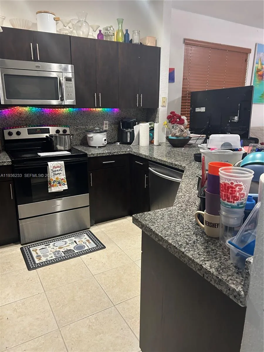 948 Nw Phoenix Way, Weston, Florida 33327, Weston, Florida 33327, 4 Bedrooms Bedrooms, ,2 BathroomsBathrooms,Residential,For Sale,948 Nw Phoenix Way, Weston, Florida 33327,A11936233