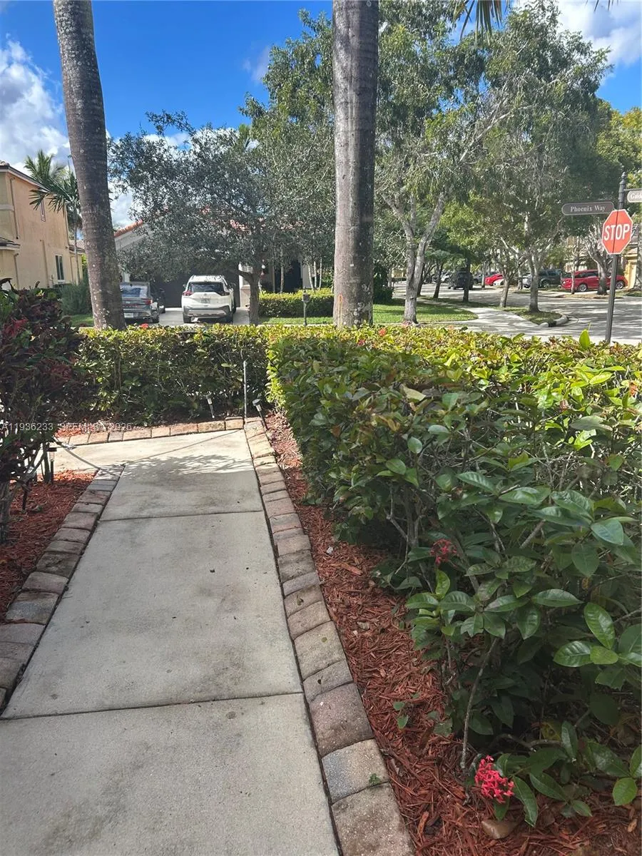 948 Nw Phoenix Way, Weston, Florida 33327, Weston, Florida 33327, 4 Bedrooms Bedrooms, ,2 BathroomsBathrooms,Residential,For Sale,948 Nw Phoenix Way, Weston, Florida 33327,A11936233