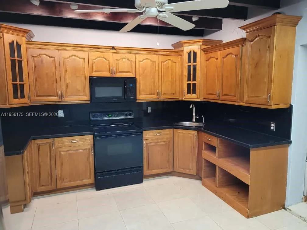 2828 Sw 3rd St Front, Miami, Florida 33135, Miami, Florida 33135, 2 Bedrooms Bedrooms, ,1 BathroomBathrooms,Residential Lease,For Rent,2828 Sw 3rd St Front, Miami, Florida 33135,A11956175