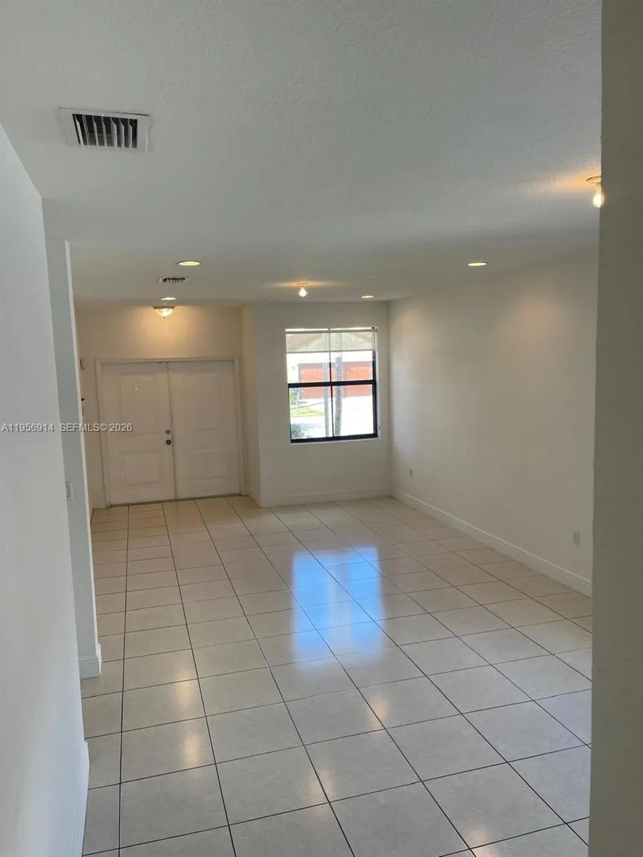 9952 Nw 10th St 9952, Miami, Florida 33172, Miami, Florida 33172, 4 Bedrooms Bedrooms, ,4 BathroomsBathrooms,Residential Lease,For Rent,9952 Nw 10th St 9952, Miami, Florida 33172,A11956914