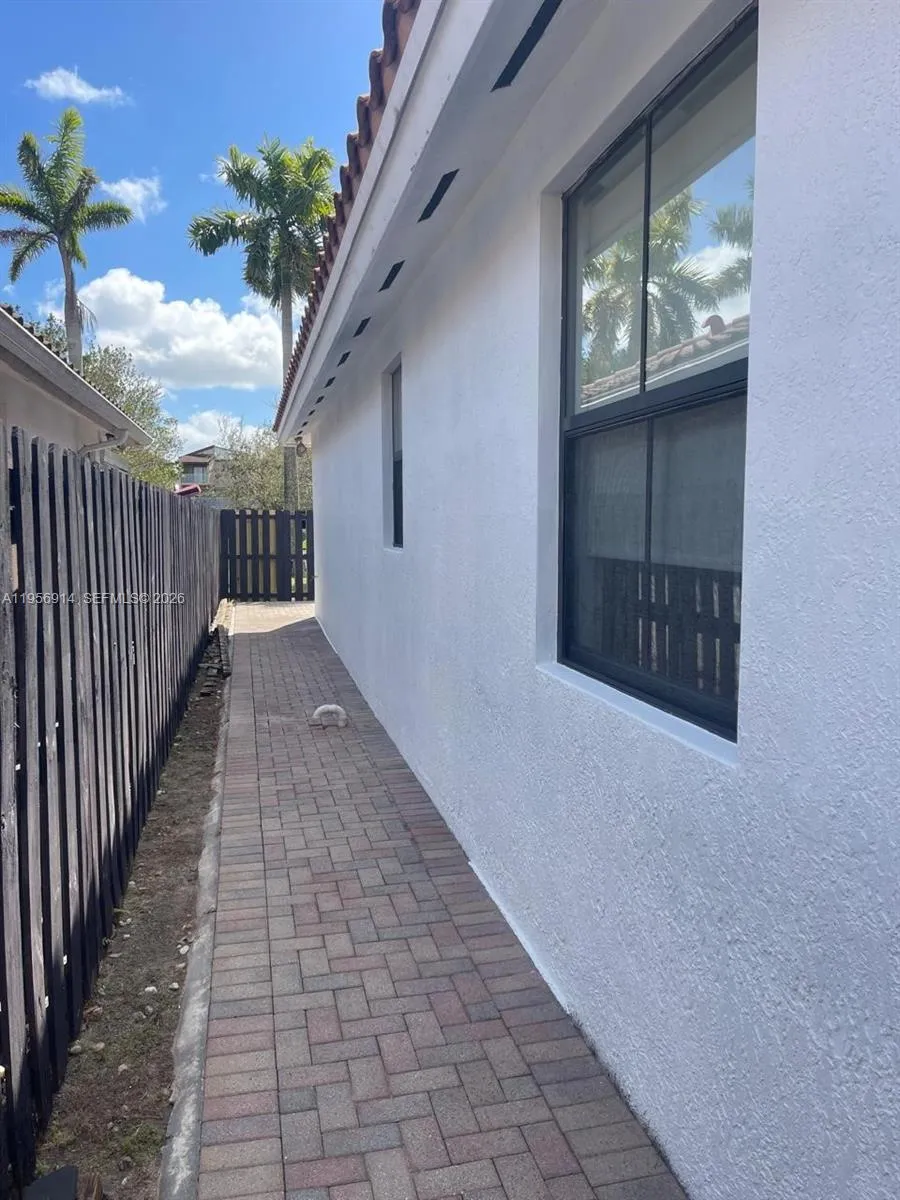 9952 Nw 10th St 9952, Miami, Florida 33172, Miami, Florida 33172, 4 Bedrooms Bedrooms, ,4 BathroomsBathrooms,Residential Lease,For Rent,9952 Nw 10th St 9952, Miami, Florida 33172,A11956914