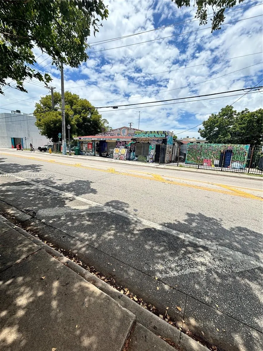 203 Nw 35th St, Miami, Florida 33127, Miami, Florida 33127, 3 Bedrooms Bedrooms, ,2 BathroomsBathrooms,Residential,For Sale,203 Nw 35th St, Miami, Florida 33127,A11952685