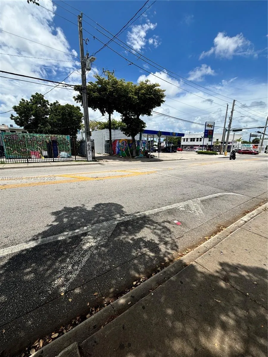 203 Nw 35th St, Miami, Florida 33127, Miami, Florida 33127, 3 Bedrooms Bedrooms, ,2 BathroomsBathrooms,Residential,For Sale,203 Nw 35th St, Miami, Florida 33127,A11952685