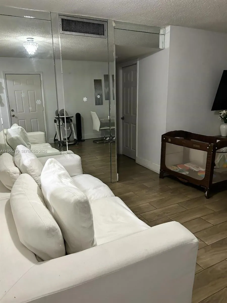 1560 W 46th St 122, Hialeah, Florida 33012, Hialeah, Florida 33012, 2 Bedrooms Bedrooms, ,1 BathroomBathrooms,Residential Lease,For Rent,1560 W 46th St 122, Hialeah, Florida 33012,A11955419
