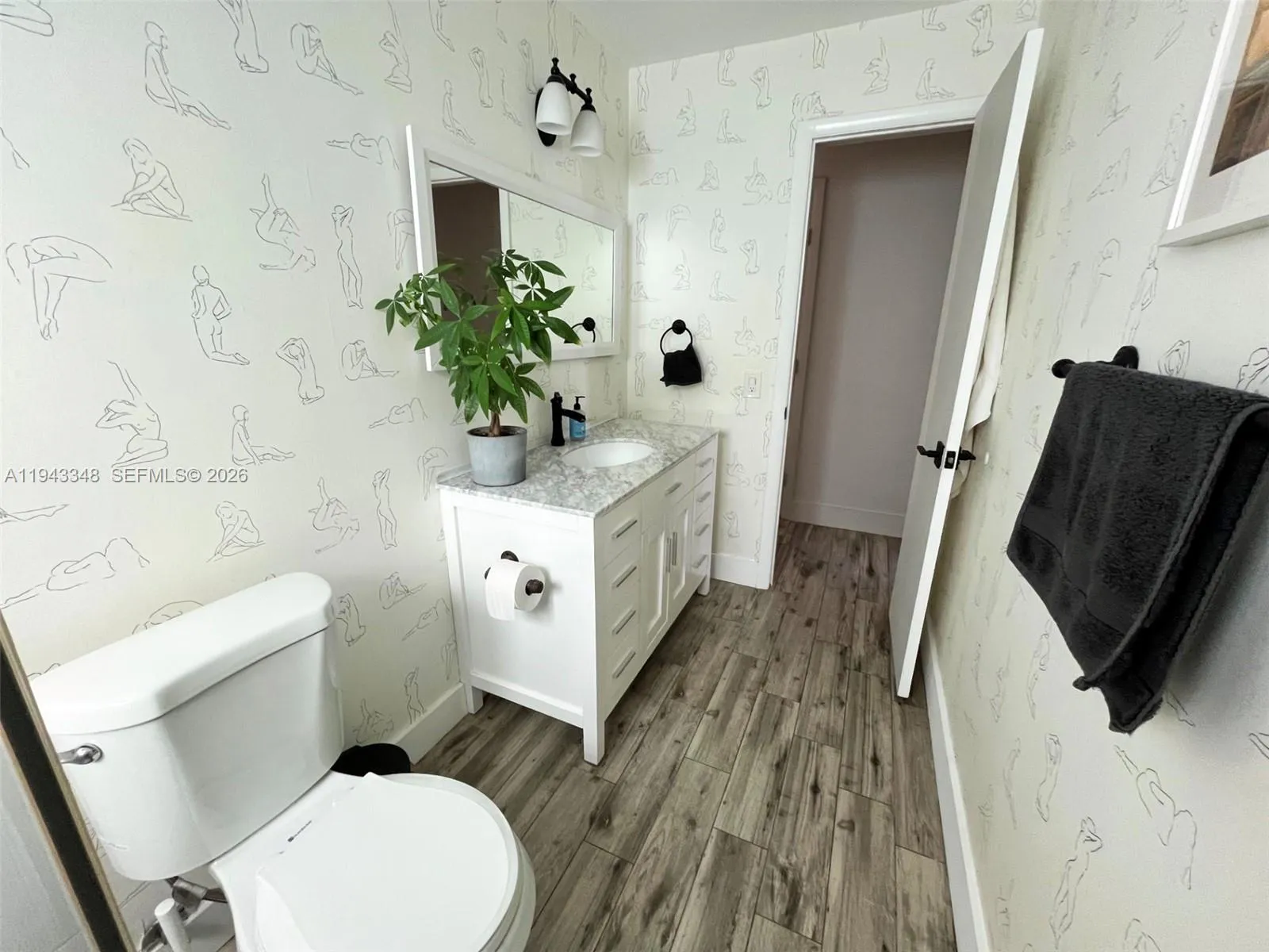 1059 Washington St, Hollywood, Florida 33019, Hollywood, Florida 33019, 2 Bedrooms Bedrooms, ,2 BathroomsBathrooms,Residential,For Sale,1059 Washington St, Hollywood, Florida 33019,A11943348