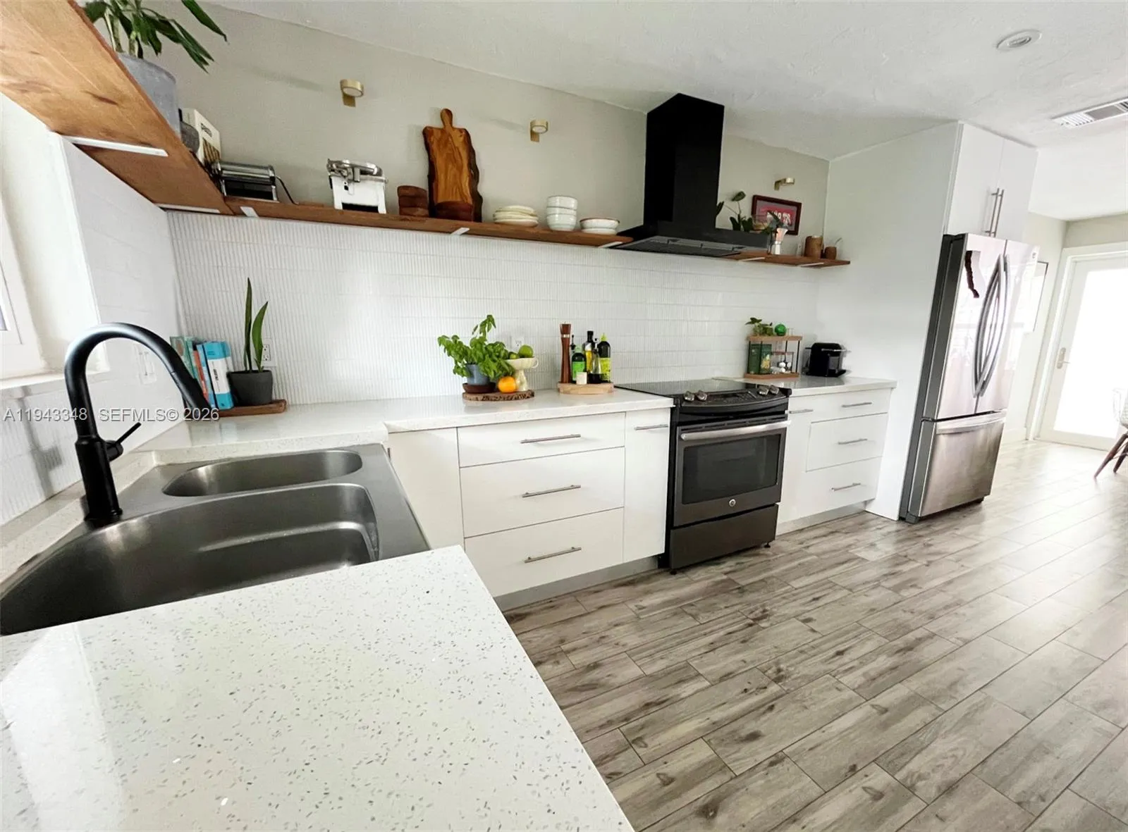 1059 Washington St, Hollywood, Florida 33019, Hollywood, Florida 33019, 2 Bedrooms Bedrooms, ,2 BathroomsBathrooms,Residential,For Sale,1059 Washington St, Hollywood, Florida 33019,A11943348