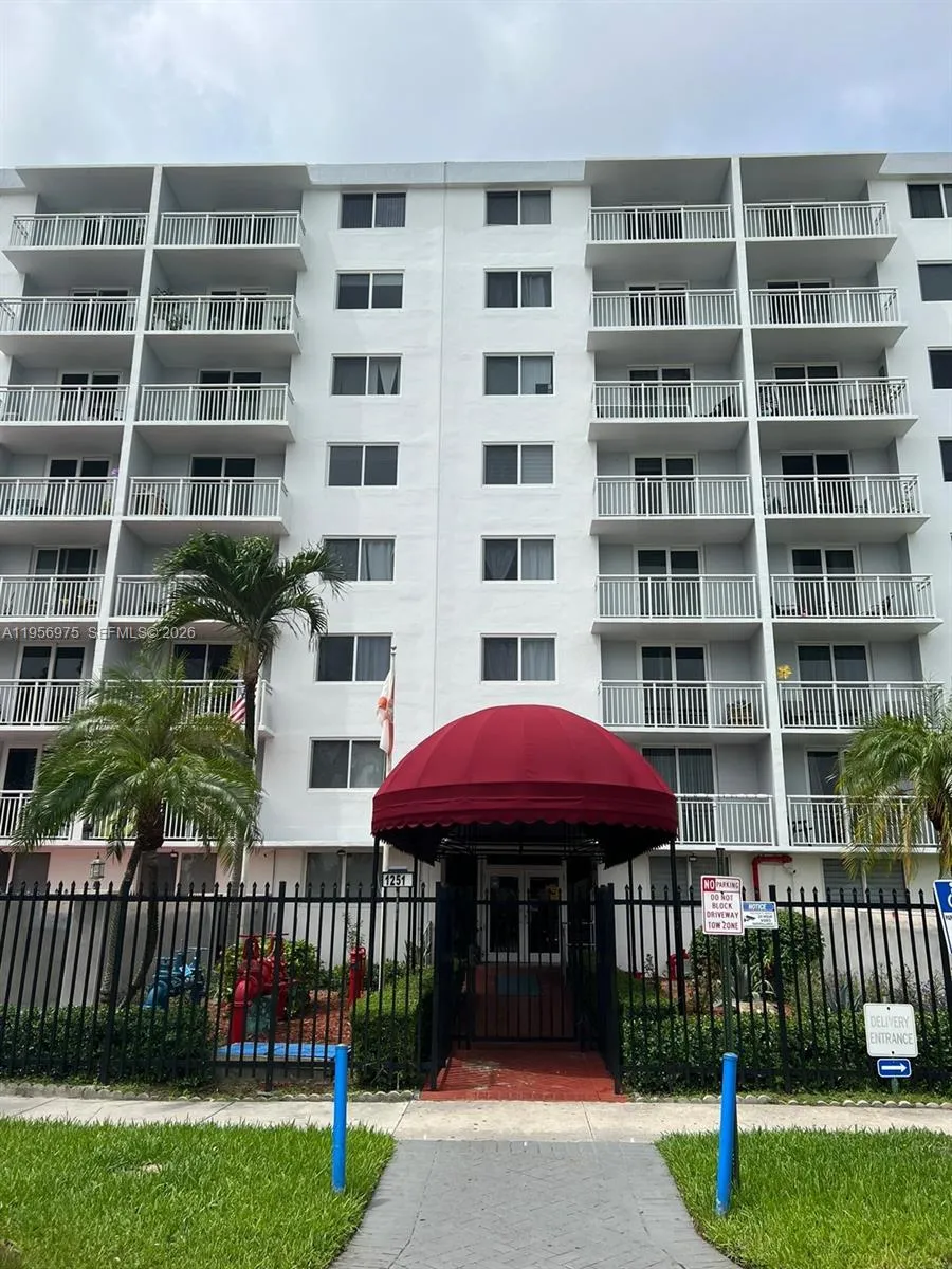 1251 Ne 108th St 102, Miami, Florida 33161, Miami, Florida 33161, 2 Bedrooms Bedrooms, ,2 BathroomsBathrooms,Residential Lease,For Rent,1251 Ne 108th St 102, Miami, Florida 33161,A11956975