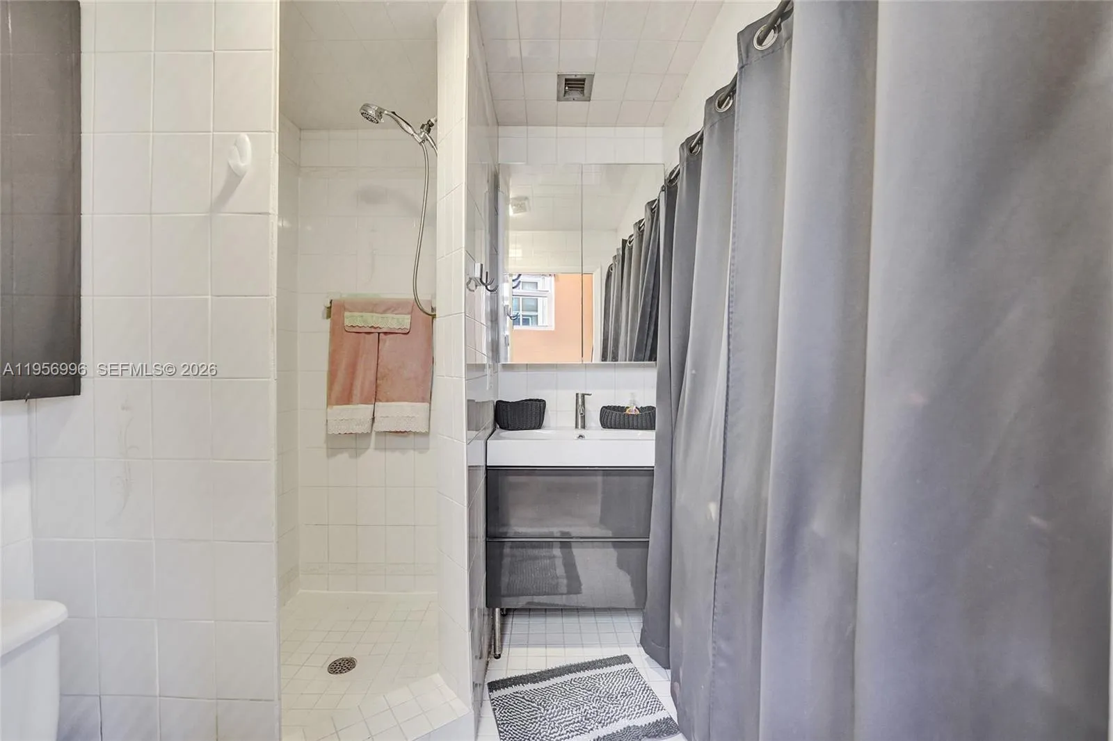 1340 Jackson St, Hollywood, Florida 33019, Hollywood, Florida 33019, 2 Bedrooms Bedrooms, ,2 BathroomsBathrooms,Residential,For Sale,1340 Jackson St, Hollywood, Florida 33019,A11956996