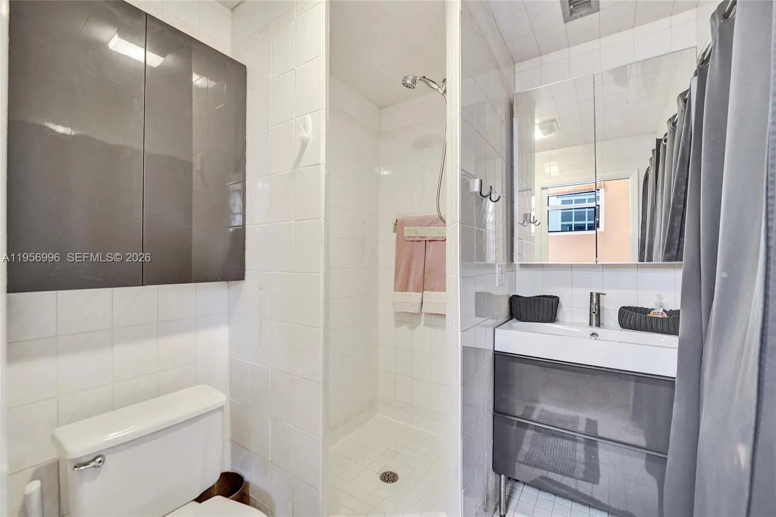 1340 Jackson St, Hollywood, Florida 33019, Hollywood, Florida 33019, 2 Bedrooms Bedrooms, ,2 BathroomsBathrooms,Residential,For Sale,1340 Jackson St, Hollywood, Florida 33019,A11956996