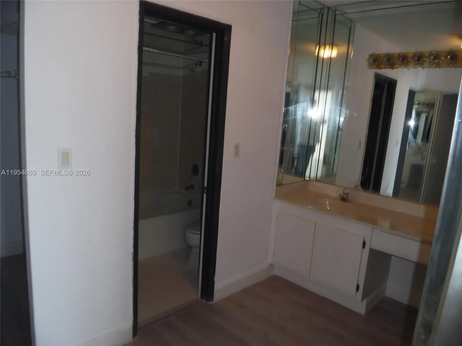 20505 E Country Club Dr 1135, Aventura, Florida 33, Aventura, Florida 33180, 2 Bedrooms Bedrooms, ,2 BathroomsBathrooms,Residential Lease,For Rent,20505 E Country Club Dr 1135, Aventura, Florida 33,A11954669