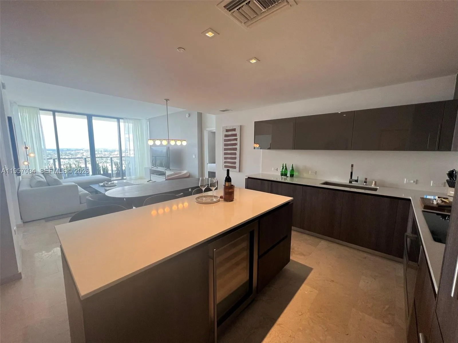 88 Sw 7th St 2404, Miami, Florida 33131, Miami, Florida 33131, 2 Bedrooms Bedrooms, ,2 BathroomsBathrooms,Residential Lease,For Rent,88 Sw 7th St 2404, Miami, Florida 33131,A11957034