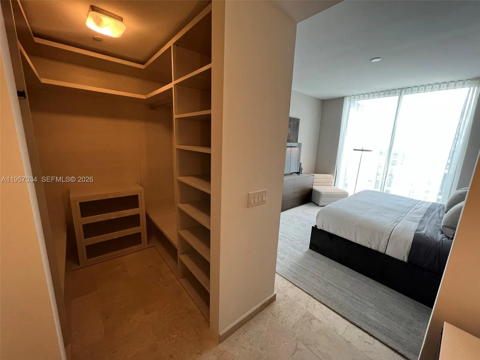 88 Sw 7th St 2404, Miami, Florida 33131, Miami, Florida 33131, 2 Bedrooms Bedrooms, ,2 BathroomsBathrooms,Residential Lease,For Rent,88 Sw 7th St 2404, Miami, Florida 33131,A11957034