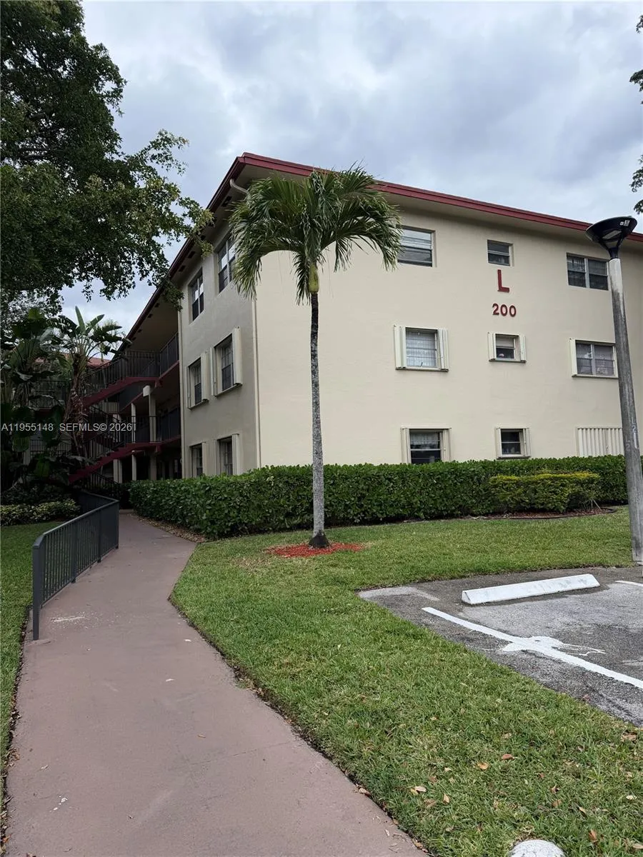 200 Sw 132nd Way 109l, Pembroke Pines, Florida 330, Pembroke Pines, Florida 33027, 1 Bedroom Bedrooms, ,1 BathroomBathrooms,Residential,For Sale,200 Sw 132nd Way 109l, Pembroke Pines, Florida 330,A11955148
