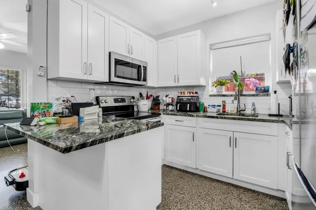 9435 Sw 39th St, Miami, Florida 33165, Miami, Florida 33165, ,Residential Income,For Sale,9435 Sw 39th St, Miami, Florida 33165,A11954898