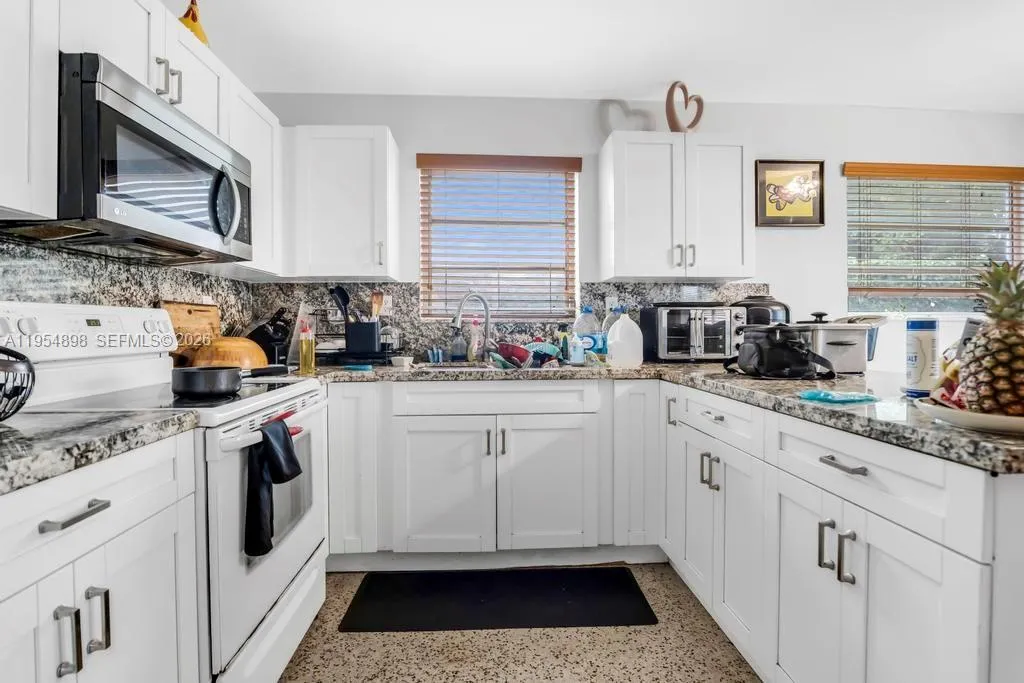 9435 Sw 39th St, Miami, Florida 33165, Miami, Florida 33165, ,Residential Income,For Sale,9435 Sw 39th St, Miami, Florida 33165,A11954898