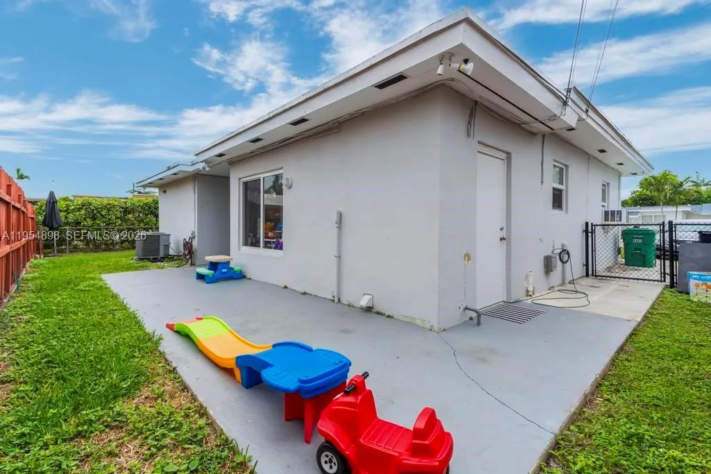 9435 Sw 39th St, Miami, Florida 33165, Miami, Florida 33165, ,Residential Income,For Sale,9435 Sw 39th St, Miami, Florida 33165,A11954898