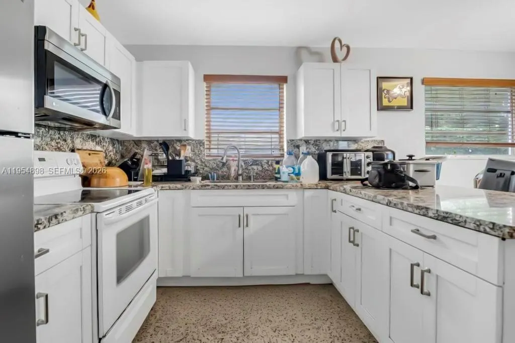 9435 Sw 39th St, Miami, Florida 33165, Miami, Florida 33165, ,Residential Income,For Sale,9435 Sw 39th St, Miami, Florida 33165,A11954898