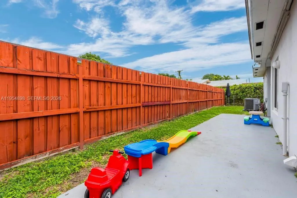 9435 Sw 39th St, Miami, Florida 33165, Miami, Florida 33165, ,Residential Income,For Sale,9435 Sw 39th St, Miami, Florida 33165,A11954898