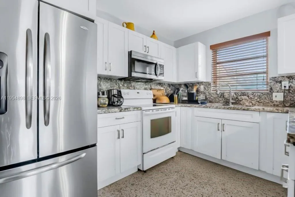 9435 Sw 39th St, Miami, Florida 33165, Miami, Florida 33165, ,Residential Income,For Sale,9435 Sw 39th St, Miami, Florida 33165,A11954898