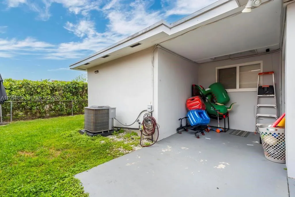 9435 Sw 39th St, Miami, Florida 33165, Miami, Florida 33165, ,Residential Income,For Sale,9435 Sw 39th St, Miami, Florida 33165,A11954898