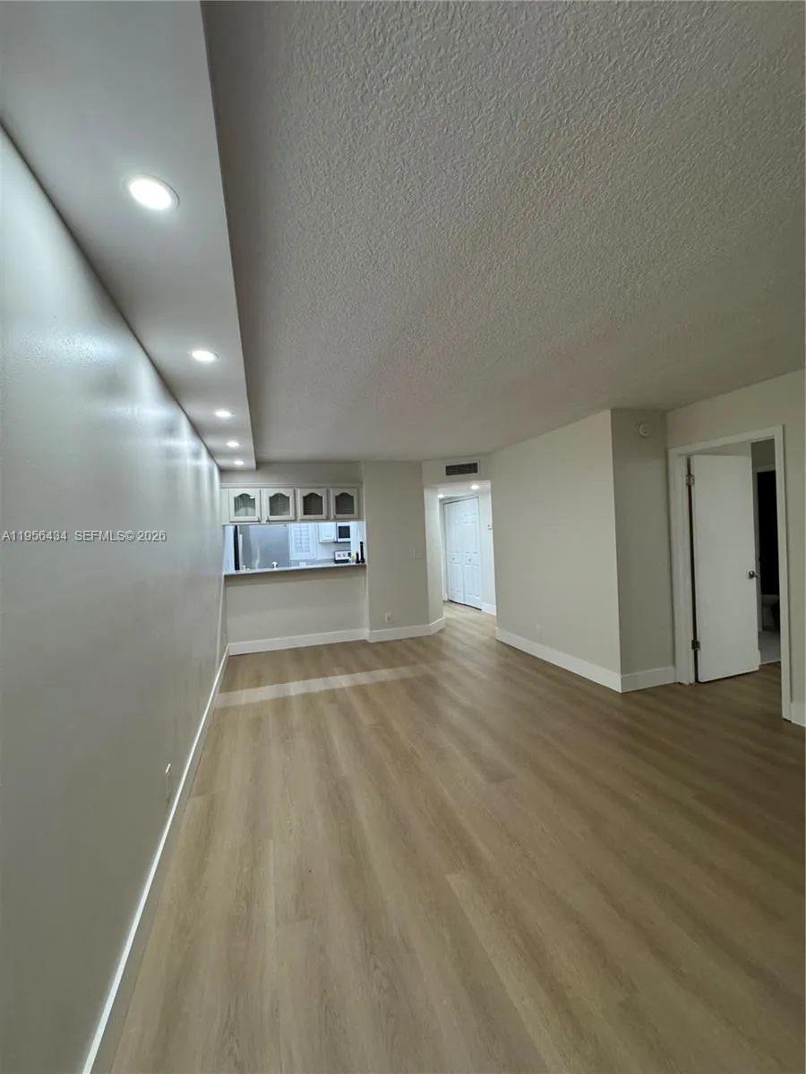 900 Twin Lakes Dr 8-a, Coral Springs, Florida 3307, Coral Springs, Florida 33071, 2 Bedrooms Bedrooms, ,2 BathroomsBathrooms,Residential,For Sale,900 Twin Lakes Dr 8-a, Coral Springs, Florida 3307,A11956434