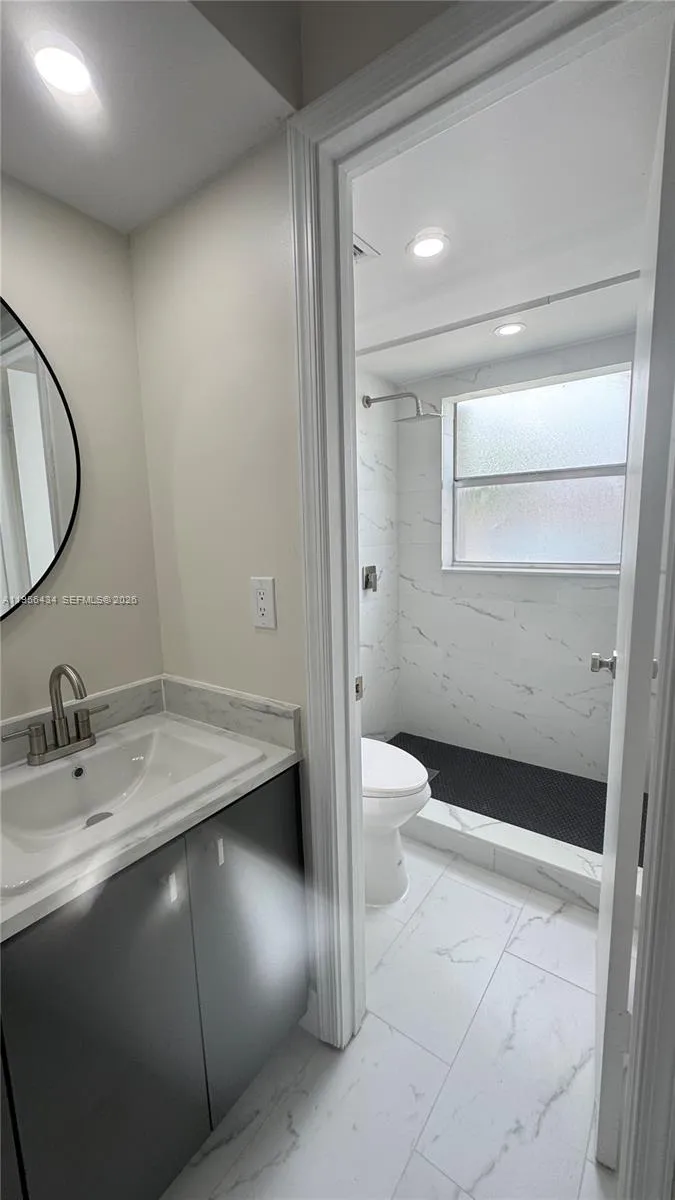 900 Twin Lakes Dr 8-a, Coral Springs, Florida 3307, Coral Springs, Florida 33071, 2 Bedrooms Bedrooms, ,2 BathroomsBathrooms,Residential,For Sale,900 Twin Lakes Dr 8-a, Coral Springs, Florida 3307,A11956434