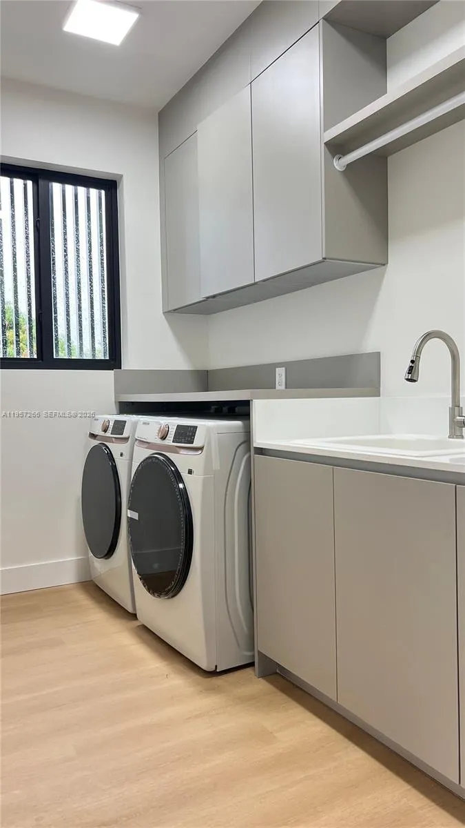 1700 Ne 18th St, Fort Lauderdale, Florida 33305, Fort Lauderdale, Florida 33305, 5 Bedrooms Bedrooms, ,4 BathroomsBathrooms,Residential,For Sale,1700 Ne 18th St, Fort Lauderdale, Florida 33305,A11957266