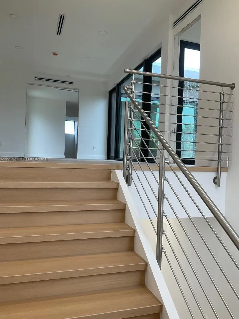 1700 Ne 18th St, Fort Lauderdale, Florida 33305, Fort Lauderdale, Florida 33305, 5 Bedrooms Bedrooms, ,4 BathroomsBathrooms,Residential,For Sale,1700 Ne 18th St, Fort Lauderdale, Florida 33305,A11957266