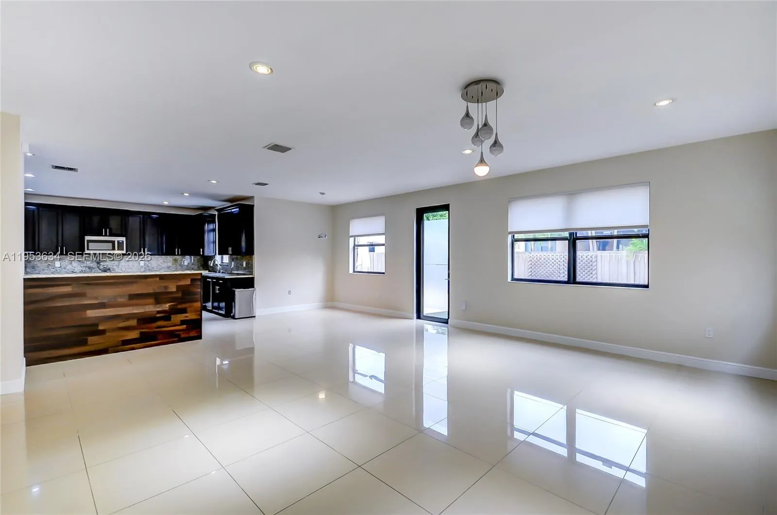 9815 Nw 86th Ter, Doral, Florida 33178, Doral, Florida 33178, 4 Bedrooms Bedrooms, ,5 BathroomsBathrooms,Residential,For Sale,9815 Nw 86th Ter, Doral, Florida 33178,A11953634