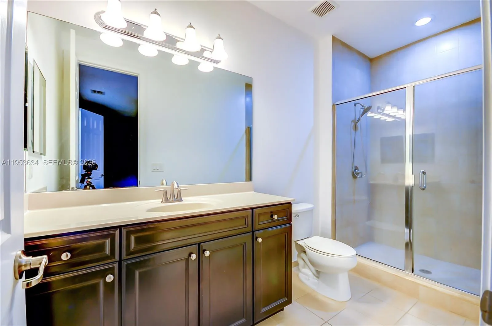 9815 Nw 86th Ter, Doral, Florida 33178, Doral, Florida 33178, 4 Bedrooms Bedrooms, ,5 BathroomsBathrooms,Residential,For Sale,9815 Nw 86th Ter, Doral, Florida 33178,A11953634