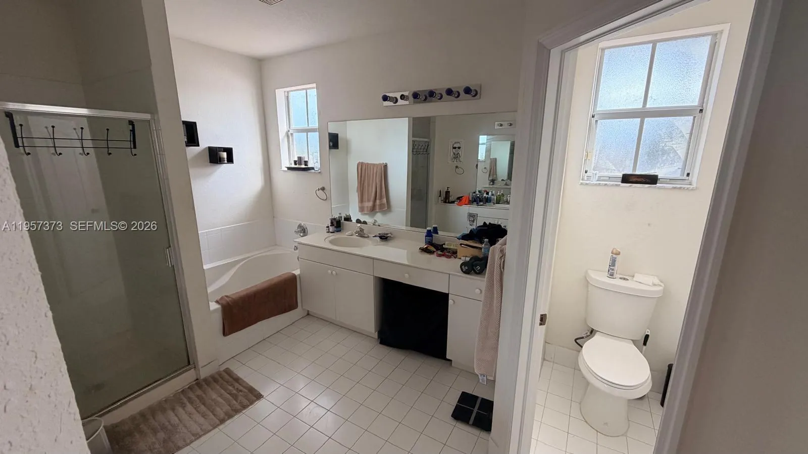 7586 Nw 113th Path, Doral, Florida 33178, Doral, Florida 33178, 5 Bedrooms Bedrooms, ,4 BathroomsBathrooms,Residential,For Sale,7586 Nw 113th Path, Doral, Florida 33178,A11957373