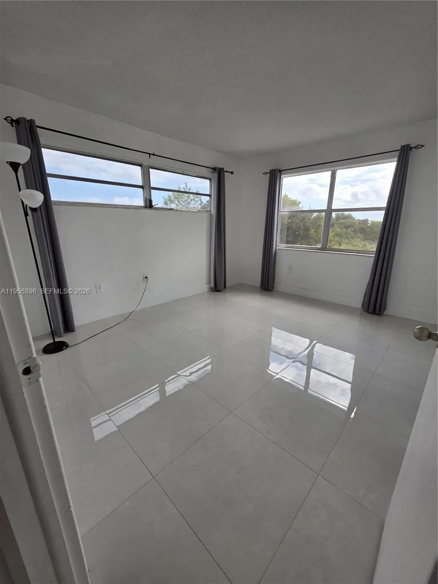 1351 Ne 191st St E420, Miami, Florida 33179, Miami, Florida 33179, 2 Bedrooms Bedrooms, ,2 BathroomsBathrooms,Residential Lease,For Rent,1351 Ne 191st St E420, Miami, Florida 33179,A11956896
