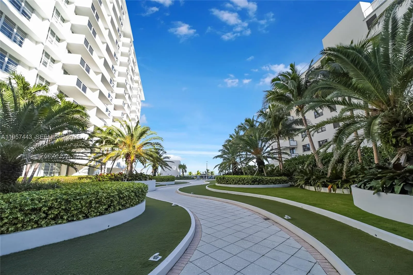 100 Lincoln Rd 732, Miami Beach, Florida 33139, Miami Beach, Florida 33139, 1 Bedroom Bedrooms, ,1 BathroomBathrooms,Residential,For Sale,100 Lincoln Rd 732, Miami Beach, Florida 33139,A11957443