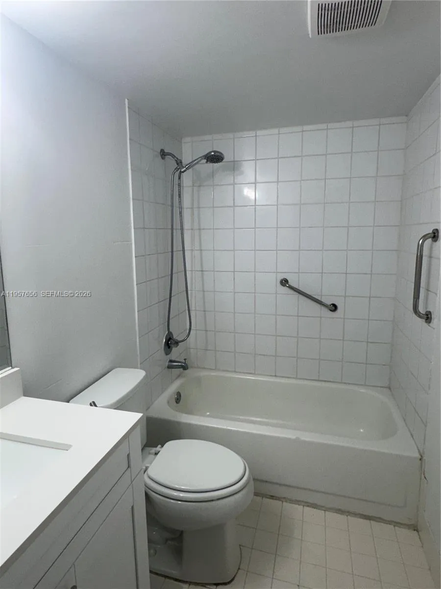 200 Sw 132nd Way 207l, Pembroke Pines, Florida 330, Pembroke Pines, Florida 33027, 1 Bedroom Bedrooms, ,1 BathroomBathrooms,Residential,For Sale,200 Sw 132nd Way 207l, Pembroke Pines, Florida 330,A11957656