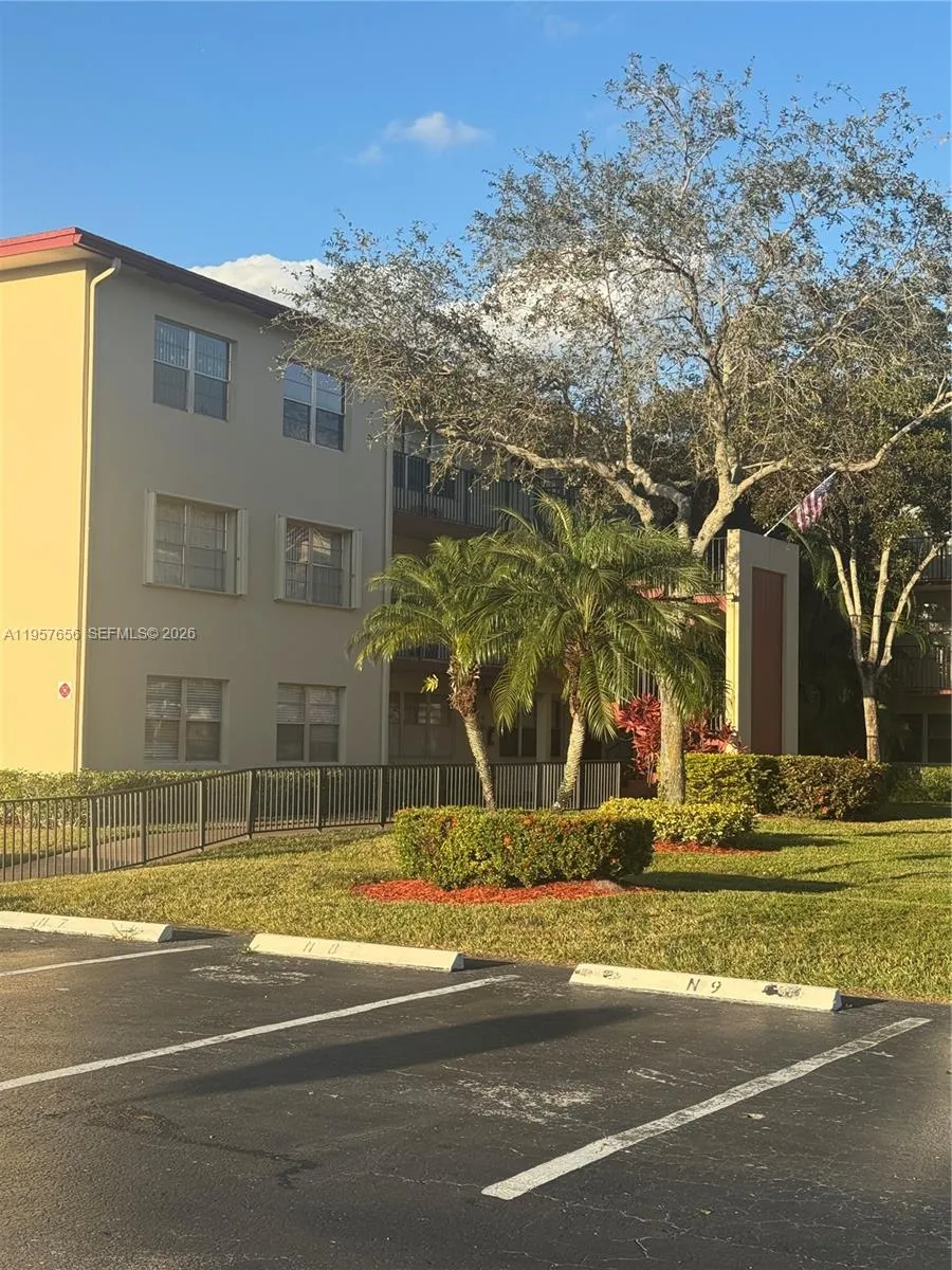 200 Sw 132nd Way 207l, Pembroke Pines, Florida 330, Pembroke Pines, Florida 33027, 1 Bedroom Bedrooms, ,1 BathroomBathrooms,Residential,For Sale,200 Sw 132nd Way 207l, Pembroke Pines, Florida 330,A11957656