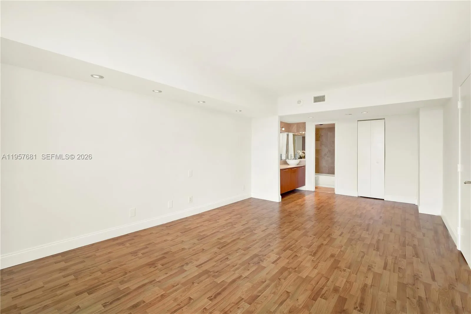 100 S Bayview Dr 1222, Sunny Isles Beach, Florida, Sunny Isles Beach, Florida 33160, 2 Bedrooms Bedrooms, ,2 BathroomsBathrooms,Residential,For Sale,100 S Bayview Dr 1222, Sunny Isles Beach, Florida ,A11957681