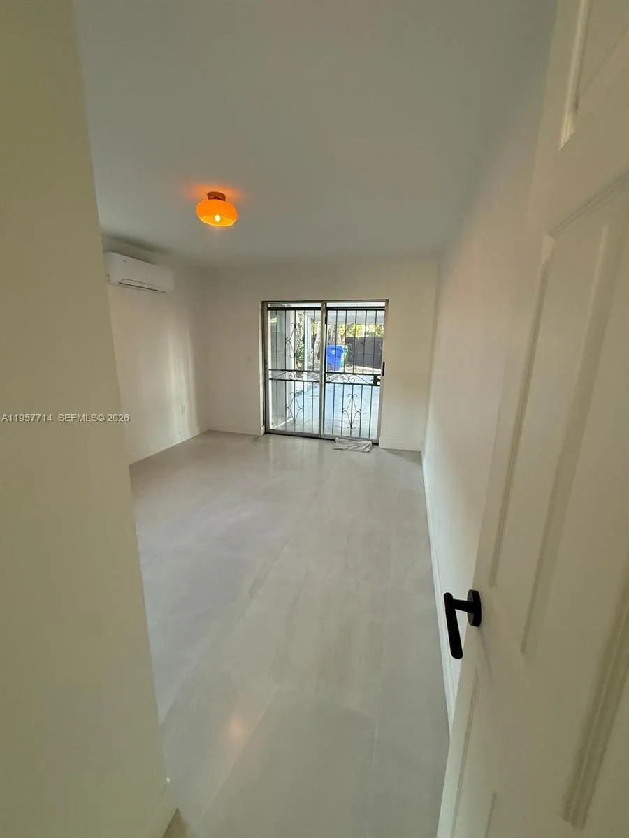 525 Sw 22 Ave B, Miami, Florida 33135, Miami, Florida 33135, 1 Bedroom Bedrooms, ,1 BathroomBathrooms,Residential Lease,For Rent,525 Sw 22 Ave B, Miami, Florida 33135,A11957714