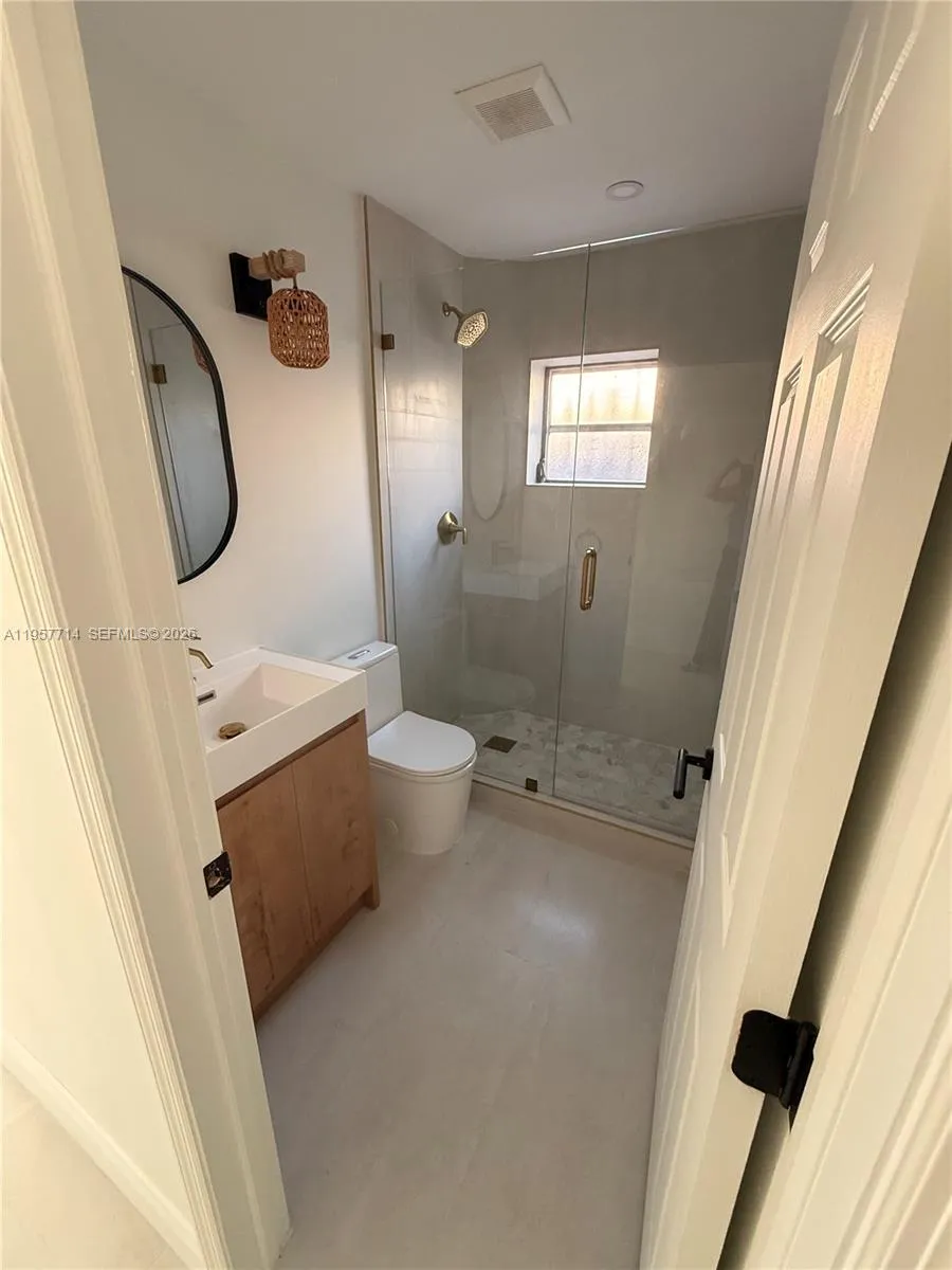 525 Sw 22 Ave B, Miami, Florida 33135, Miami, Florida 33135, 1 Bedroom Bedrooms, ,1 BathroomBathrooms,Residential Lease,For Rent,525 Sw 22 Ave B, Miami, Florida 33135,A11957714