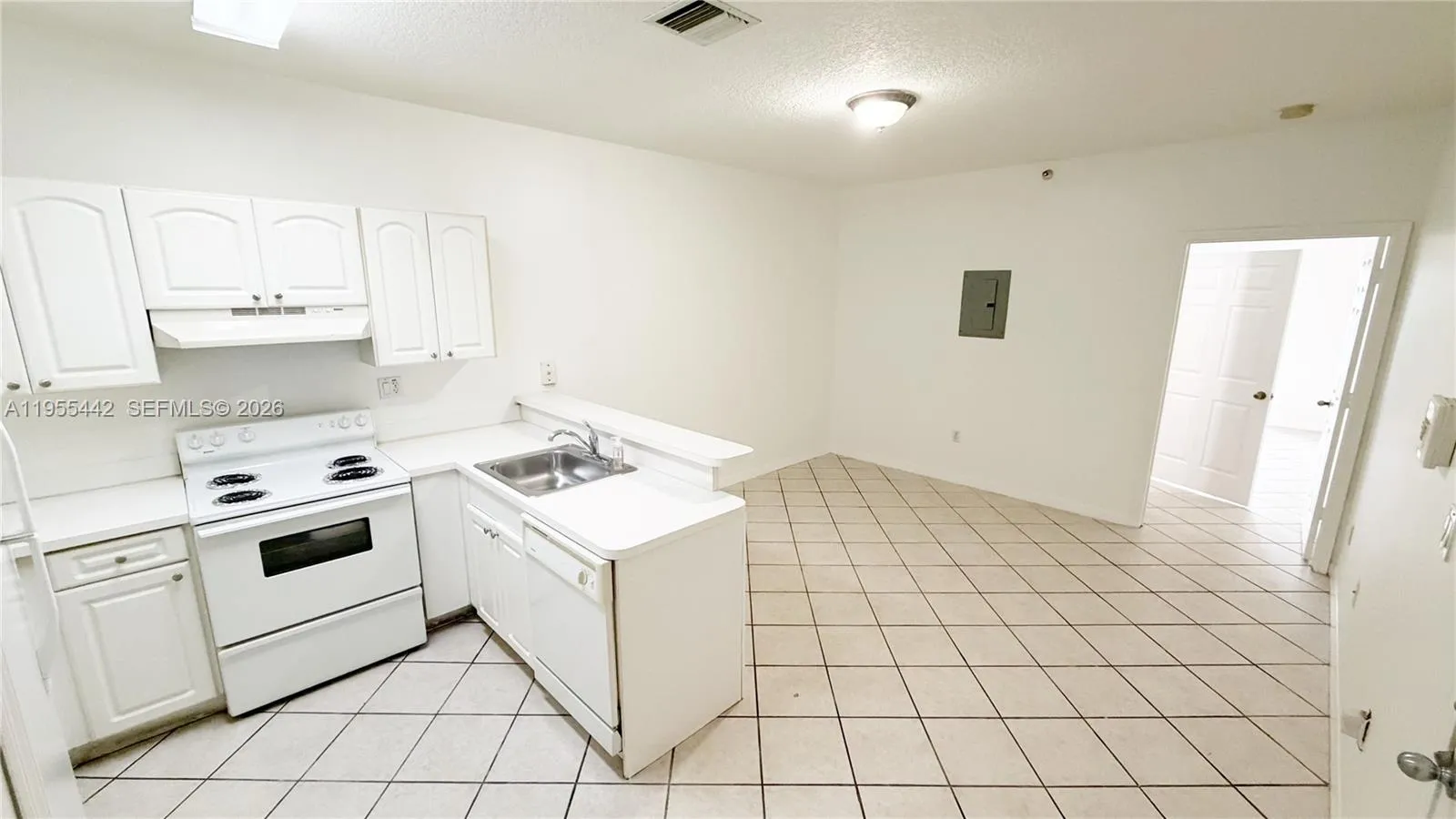 2734 Bird Ave 101, Miami, Florida 33133, Miami, Florida 33133, 1 Bedroom Bedrooms, ,1 BathroomBathrooms,Residential,For Sale,2734 Bird Ave 101, Miami, Florida 33133,A11955442