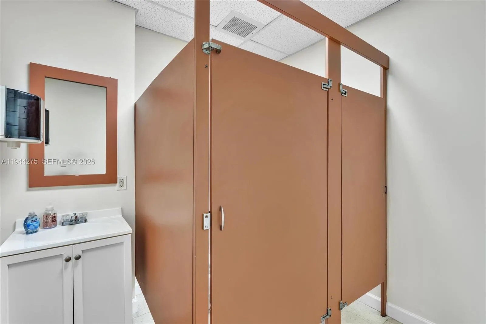 2021 Coolidge St 104, Hollywood, Florida 33020, Hollywood, Florida 33020, ,Commercial Lease,For Rent,2021 Coolidge St 104, Hollywood, Florida 33020,A11944275