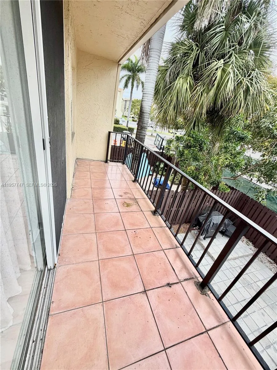 2203 Ne 7th St 14, Hallandale Beach, Florida 33009, Hallandale Beach, Florida 33009, 3 Bedrooms Bedrooms, ,2 BathroomsBathrooms,Residential,For Sale,2203 Ne 7th St 14, Hallandale Beach, Florida 33009,A11957747