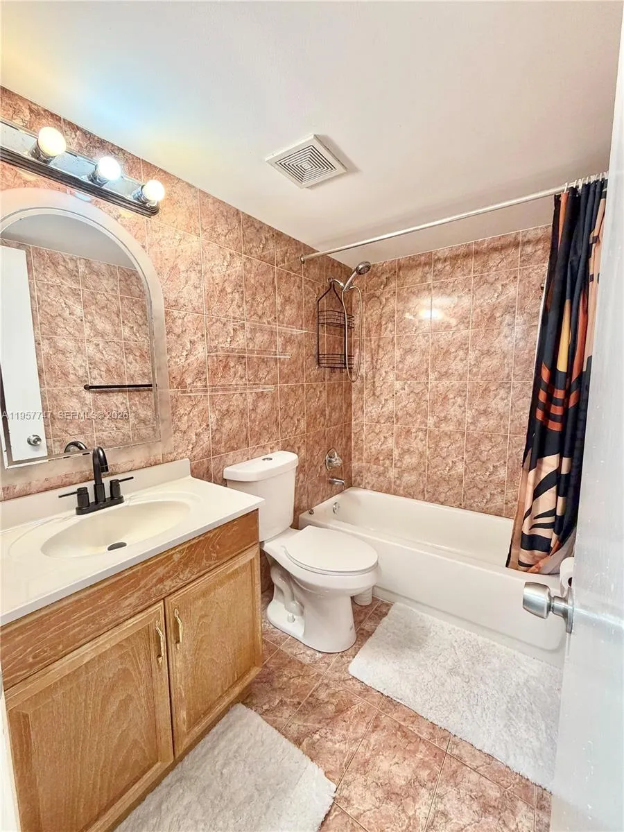 2203 Ne 7th St 14, Hallandale Beach, Florida 33009, Hallandale Beach, Florida 33009, 3 Bedrooms Bedrooms, ,2 BathroomsBathrooms,Residential,For Sale,2203 Ne 7th St 14, Hallandale Beach, Florida 33009,A11957747