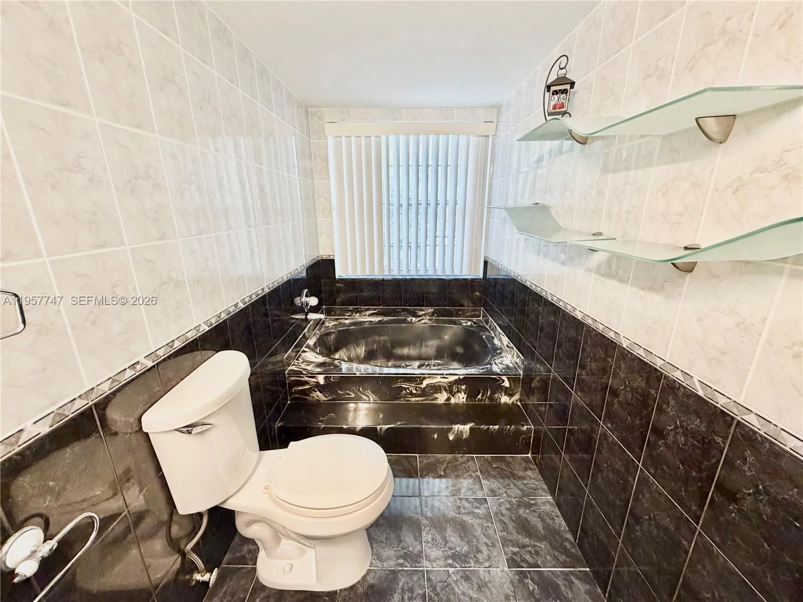 2203 Ne 7th St 14, Hallandale Beach, Florida 33009, Hallandale Beach, Florida 33009, 3 Bedrooms Bedrooms, ,2 BathroomsBathrooms,Residential,For Sale,2203 Ne 7th St 14, Hallandale Beach, Florida 33009,A11957747