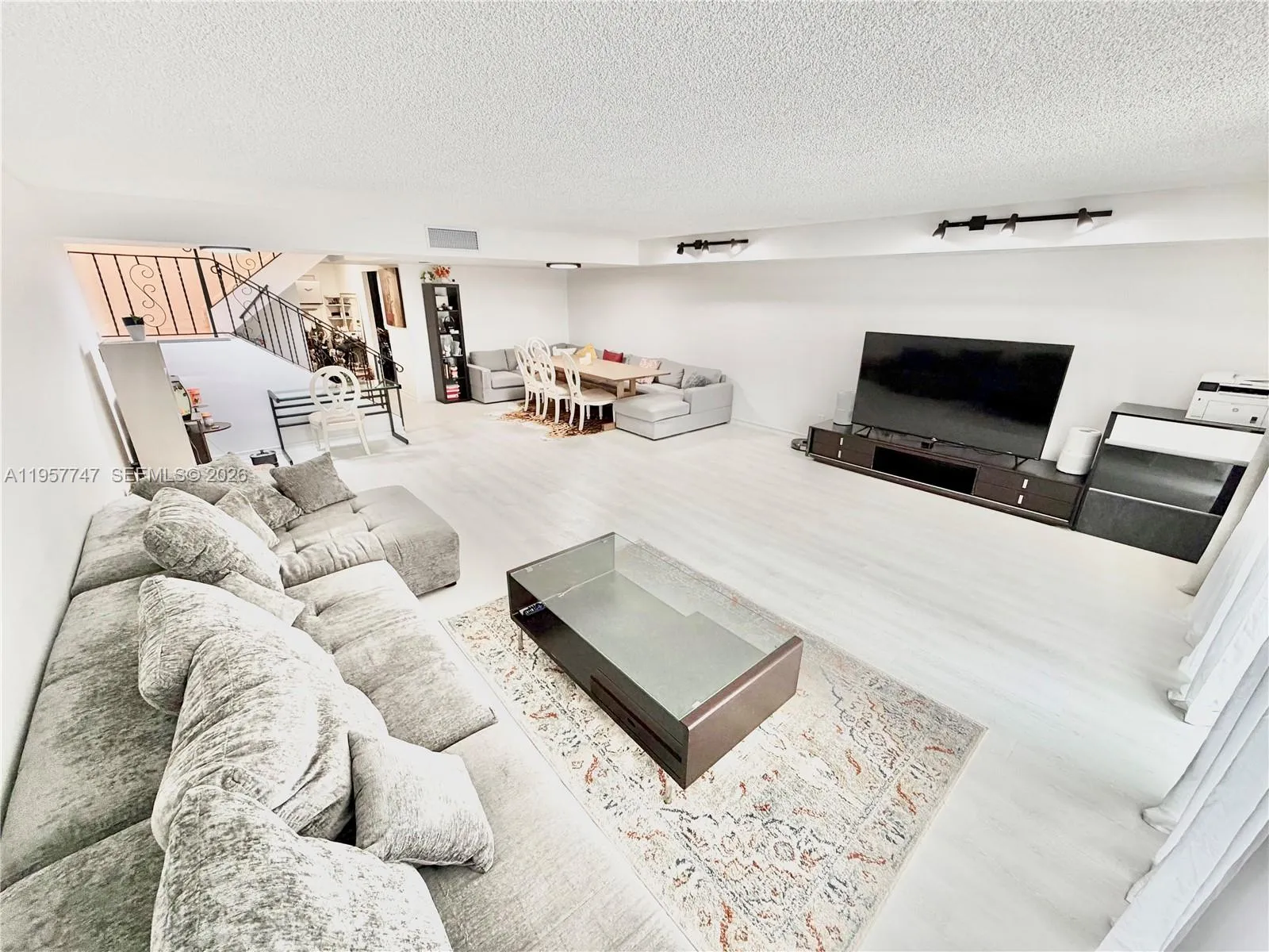 2203 Ne 7th St 14, Hallandale Beach, Florida 33009, Hallandale Beach, Florida 33009, 3 Bedrooms Bedrooms, ,2 BathroomsBathrooms,Residential,For Sale,2203 Ne 7th St 14, Hallandale Beach, Florida 33009,A11957747