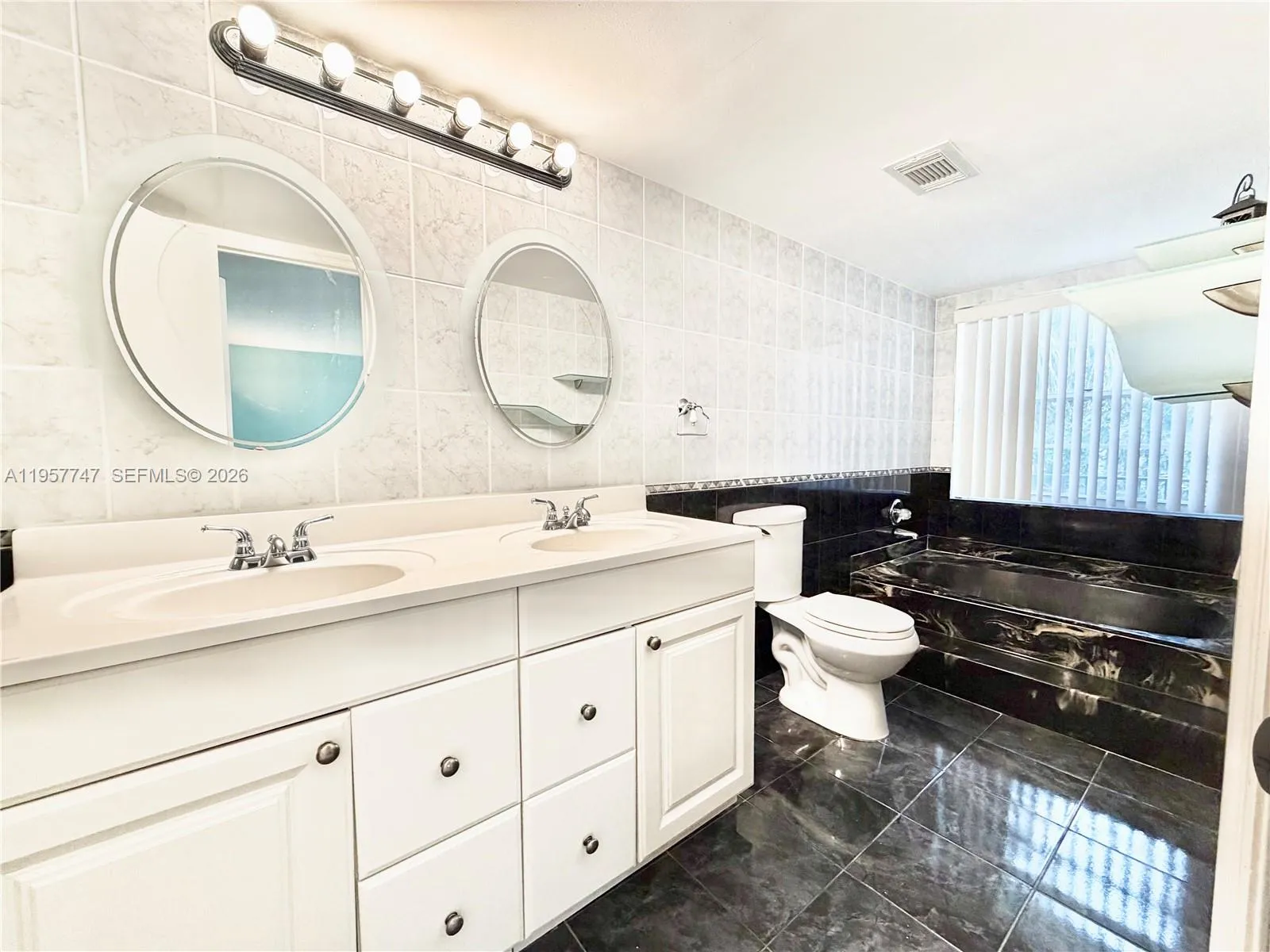 2203 Ne 7th St 14, Hallandale Beach, Florida 33009, Hallandale Beach, Florida 33009, 3 Bedrooms Bedrooms, ,2 BathroomsBathrooms,Residential,For Sale,2203 Ne 7th St 14, Hallandale Beach, Florida 33009,A11957747